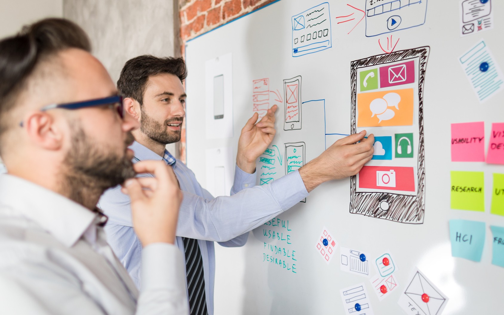 تولید محتوا و بازاریابی توسط تیم تخصصی